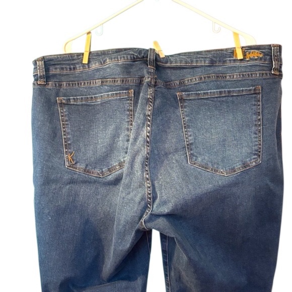 Kut from the Kloth Blue Capris (New Without Tags!!) - Picture 9 of 12